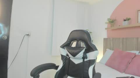 Snapshot of ivette_swan chatting on May 2026 07:29:01 PM I V E T T E online show from May 2026 07:29:01 PM