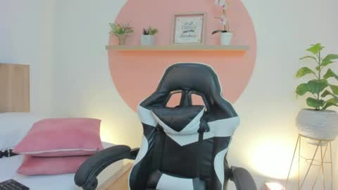 Snapshot of ivette_swan chatting on May 2026 08:59:01 PM I V E T T E online show from May 2026 08:59:01 PM