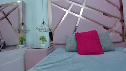 IvonJanice online show from November 2025 01:22:02 PM