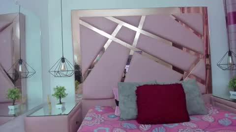 IvonJanice online show from November 2025 01:36:01 PM