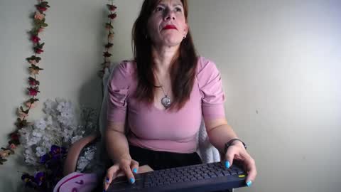 Snapshot of ivonnehills_19 chatting on May 2026 10:07:01 PM Ivonne online show from May 2026 10:07:01 PM