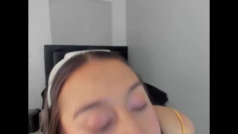 ivonneskarielrs online show from November 2025 12:15:02 PM