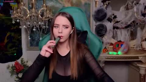 ivorywood_ online show from November 2025 05:04:02 PM