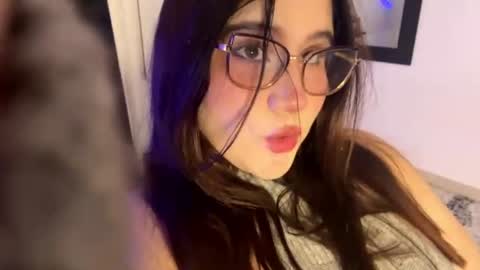 Snapshot of ivy_velvet chatting on July 2026 01:52:01 AM I V Y online show from July 2026 01:52:01 AM