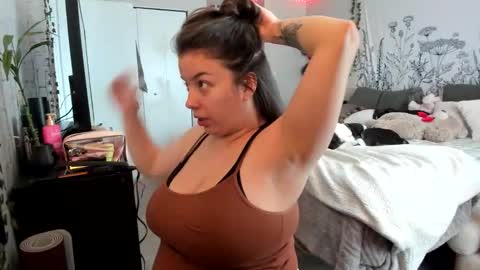 Snapshot of ivyheavenxo chatting on January 2026 08:35:01 PM Ivy Heaven Goddess online show from January 2026 08:35:01 PM
