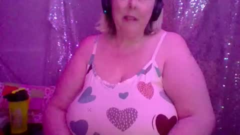 Snapshot of ivyjane3522 chatting on May 2026 04:06:01 AM ivyjane3522 online show from May 2026 04:06:01 AM