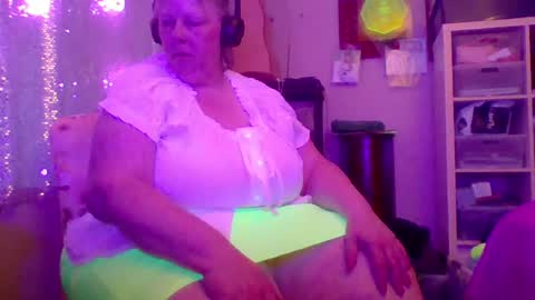 Snapshot of ivyjane3522 chatting on June 2026 02:25:01 AM ivyjane3522 online show from June 2026 02:25:01 AM