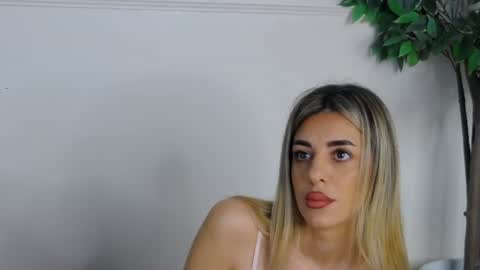 Snapshot of ivylustt chatting on June 2026 05:21:02 AM IvyLustt online show from June 2026 05:21:02 AM