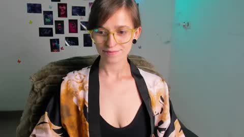 Snapshot of ivynoir_ chatting on July 2026 01:14:02 PM Ivy online show from July 2026 01:14:02 PM