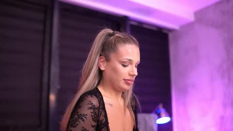 IvyRowa online show from February 2025 04:22:02 AM