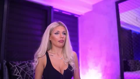 IvyRowa online show from October 2025 06:03:01 PM