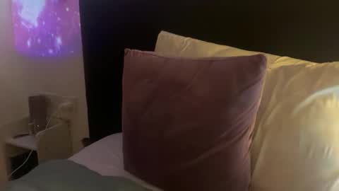 ivysagex online show from November 2025 04:40:01 PM