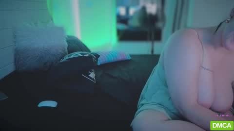 Ivy Swings online show from April 2026 10:38:01 AM