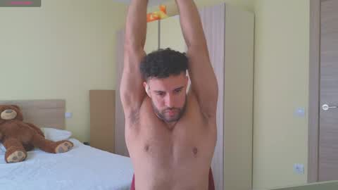 Snapshot of izaak_lover chatting on April 2026 05:54:01 PM Izaak online show from April 2026 05:54:01 PM
