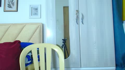 izaack online show from December 2025 09:42:01 PM