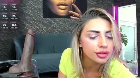 Snapshot of izabelatessa chatting on October 2025 07:10:02 PM izabelatessa online show from October 2025 07:10:02 PM