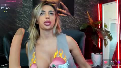 Snapshot of izabelatessa chatting on December 2025 08:38:02 PM izabelatessa online show from December 2025 08:38:02 PM