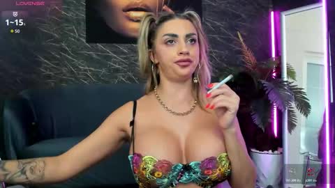 Snapshot of izabelatessa chatting on December 2025 08:38:02 PM izabelatessa online show from December 2025 08:38:02 PM