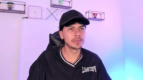 Snapshot of izack_01 chatting on April 2026 05:09:02 PM izack_01 online show from April 2026 05:09:02 PM