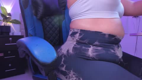 Snapshot of izaro_22 chatting on February 2026 01:06:02 PM Iza online show from February 2026 01:06:02 PM