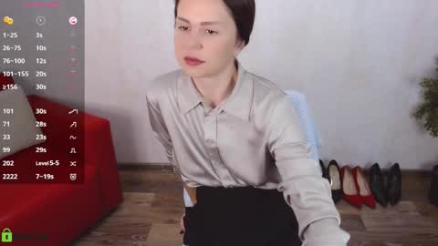 Queen of nylon  Victoria online show from November 2025 05:30:02 AM