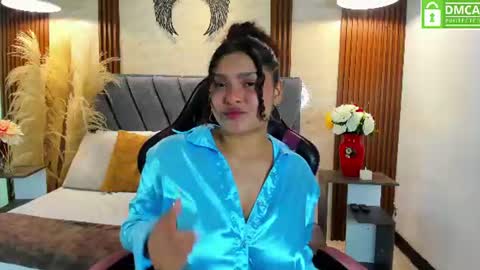 Snapshot of izzy_lux chatting on July 2026 02:13:02 PM Isa online show from July 2026 02:13:02 PM