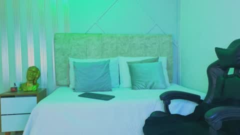 j_belle_ online show from March 2026 02:00:01 PM