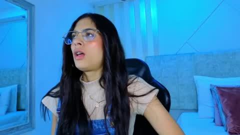 j_belle_ online show from April 2026 01:31:02 PM