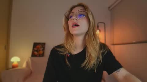 Linda Sofia help me get to 100 thumbs up online show from October 2025 04:46:02 AM