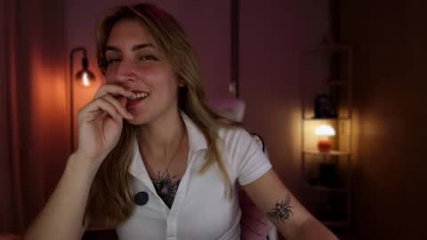 Linda Sofia help me get to 100 thumbs up online show from February 2026 02:23:01 AM