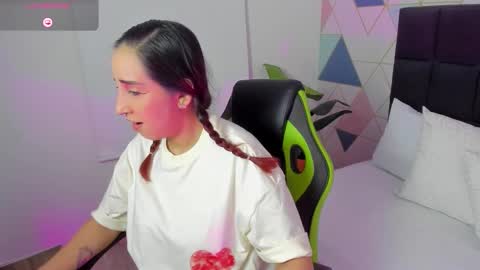 Snapshot of jadde13 chatting on October 2025 08:17:01 PM Jadde online show from October 2025 08:17:01 PM