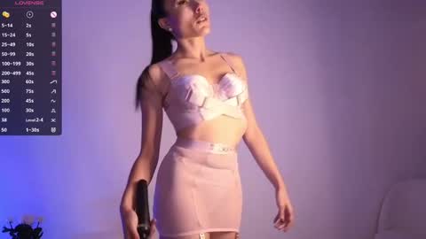 Jade Paris online show from October 2025 11:41:02 AM