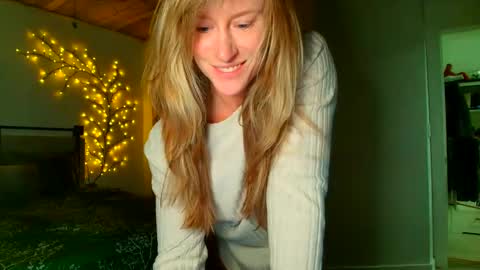 jadeamaryllis_ online show from April 2026 02:14:01 PM