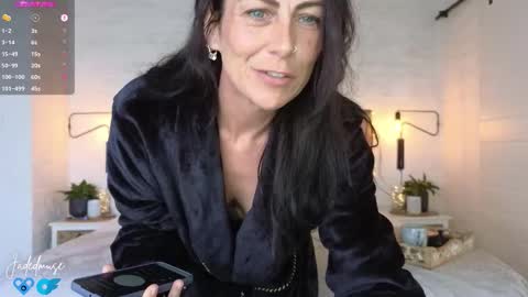 Snapshot of jadedmuse chatting on September 2025 08:14:02 AM Jade online show from September 2025 08:14:02 AM