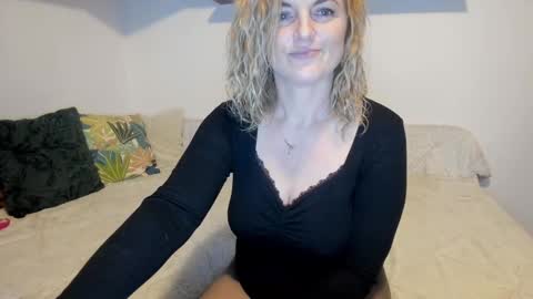 elena online show from February 2025 02:35:02 AM