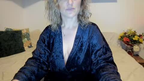 elena online show from February 2025 02:40:01 AM