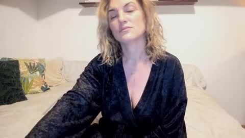 elena online show from March 2025 02:36:01 AM