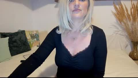 elena online show from October 2025 01:33:02 AM
