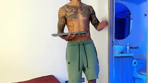 Santiago online show from February 2025 04:04:02 AM