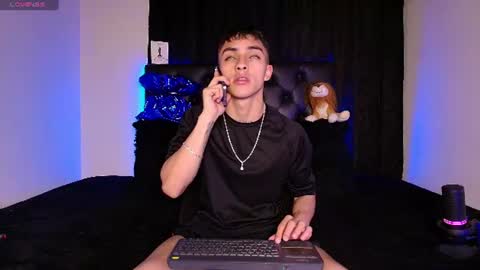 Snapshot of james1lee_ chatting on June 2026 01:19:02 AM LeonardoInsta LeonardoperezcoPvt open online show from June 2026 01:19:02 AM