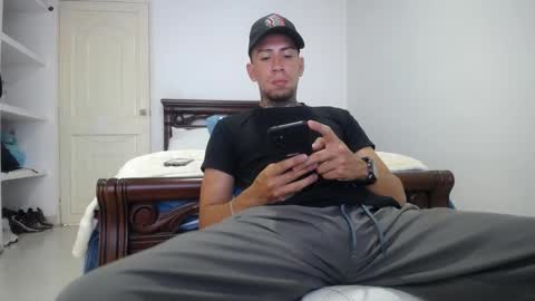 james_x28 online show from October 2025 07:58:02 PM