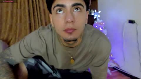 Snapshot of jamesdekker chatting on December 2025 03:23:02 AM jamesdekker online show from December 2025 03:23:02 AM