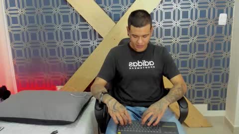 Jamesinked  online show from January 2025 06:35:01 PM