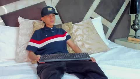 Snapshot of jamess_ford chatting on January 2025 06:23:01 PM jamess_ford online show from January 2025 06:23:01 PM