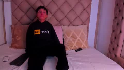 Snapshot of jamess_ford chatting on January 2025 08:40:02 PM jamess_ford online show from January 2025 08:40:02 PM