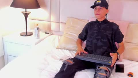 Snapshot of jamess_ford chatting on January 2025 06:56:01 PM jamess_ford online show from January 2025 06:56:01 PM