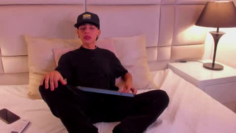 Snapshot of jamess_ford chatting on January 2025 02:10:01 PM jamess_ford online show from January 2025 02:10:01 PM