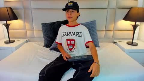 Snapshot of jamess_ford chatting on February 2025 03:28:01 AM jamess_ford online show from February 2025 03:28:01 AM