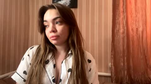 Snapshot of janetstohlton chatting on May 2026 08:00:01 AM Mia online show from May 2026 08:00:01 AM