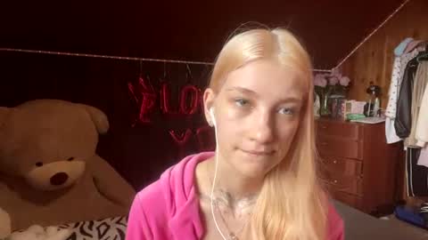 Snapshot of janicesivertsen chatting on July 2026 09:24:01 AM Elsa online show from July 2026 09:24:01 AM